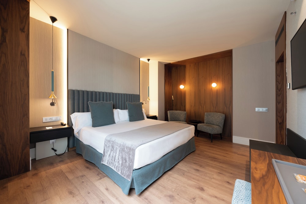 Catalonia Barcelona Plaza — Hotel rooms in Barcelona, Catalonia