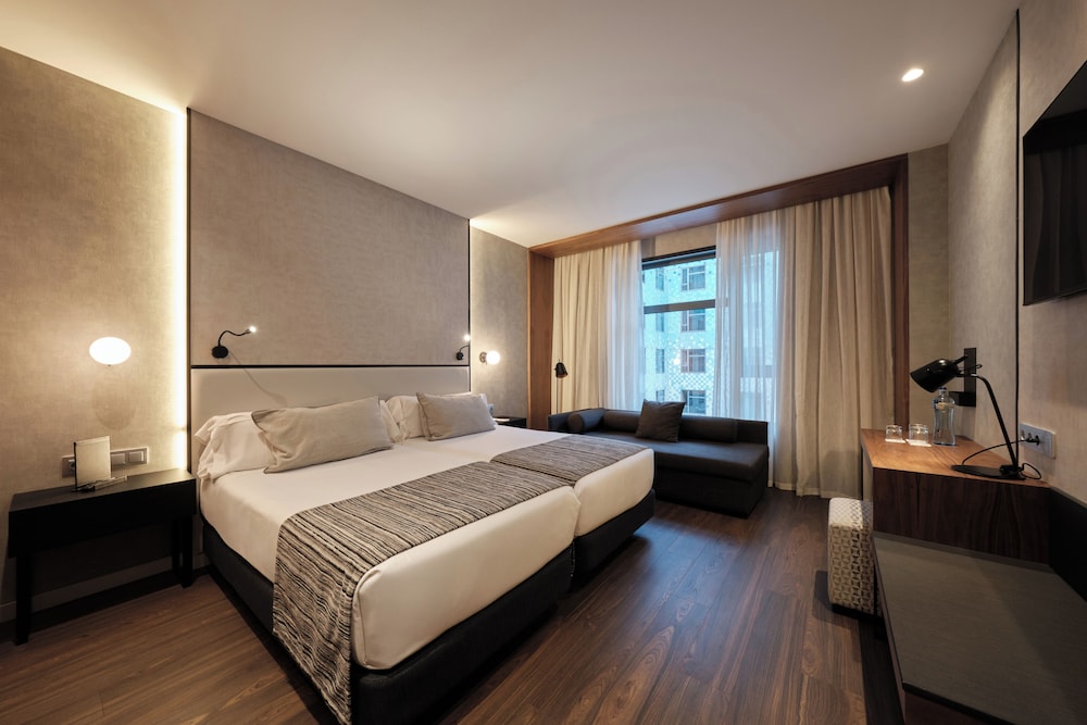 Catalonia Barcelona Plaza — Hotel rooms in Barcelona, Catalonia