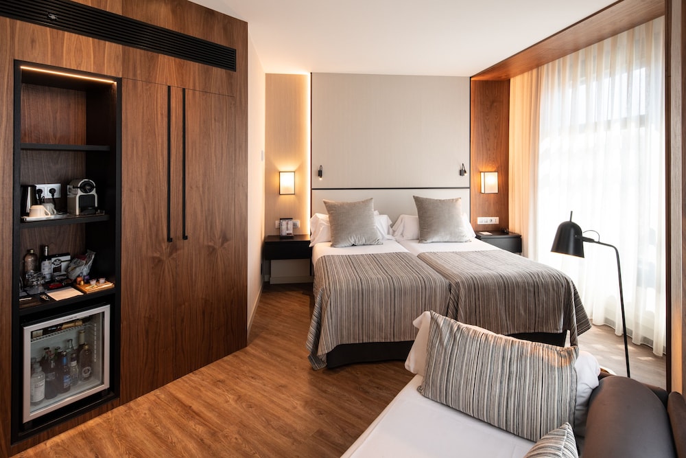 Catalonia Barcelona Plaza — Hotel rooms in Barcelona, Catalonia