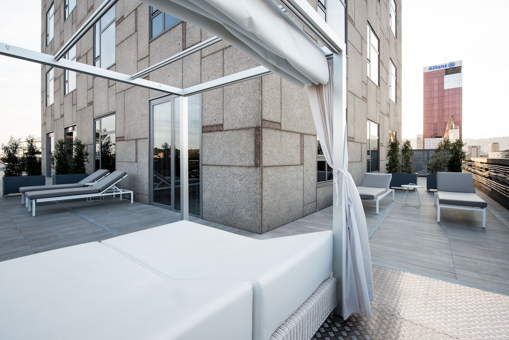 Catalonia Barcelona Plaza — Hotel building in Barcelona, Catalonia