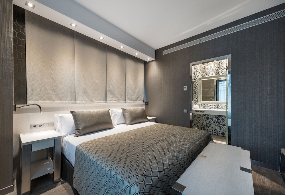 Catalonia Barcelona Plaza — Hotel rooms in Barcelona, Catalonia