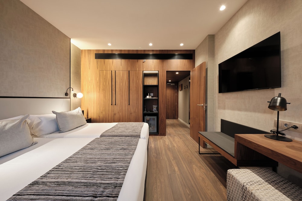 Catalonia Barcelona Plaza — Hotel rooms in Barcelona, Catalonia