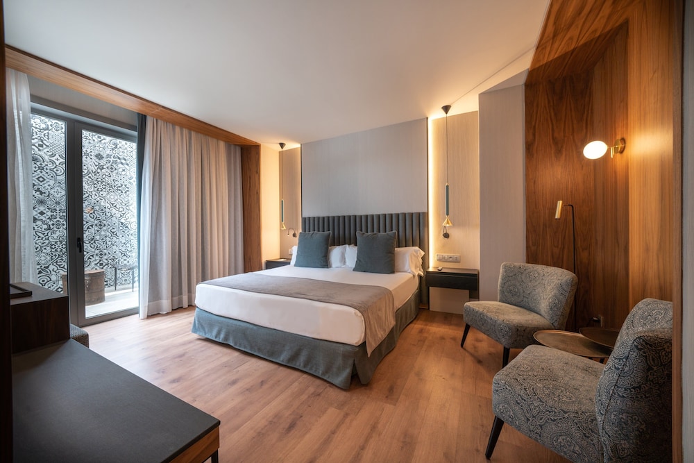 Catalonia Barcelona Plaza — Hotel rooms in Barcelona, Catalonia