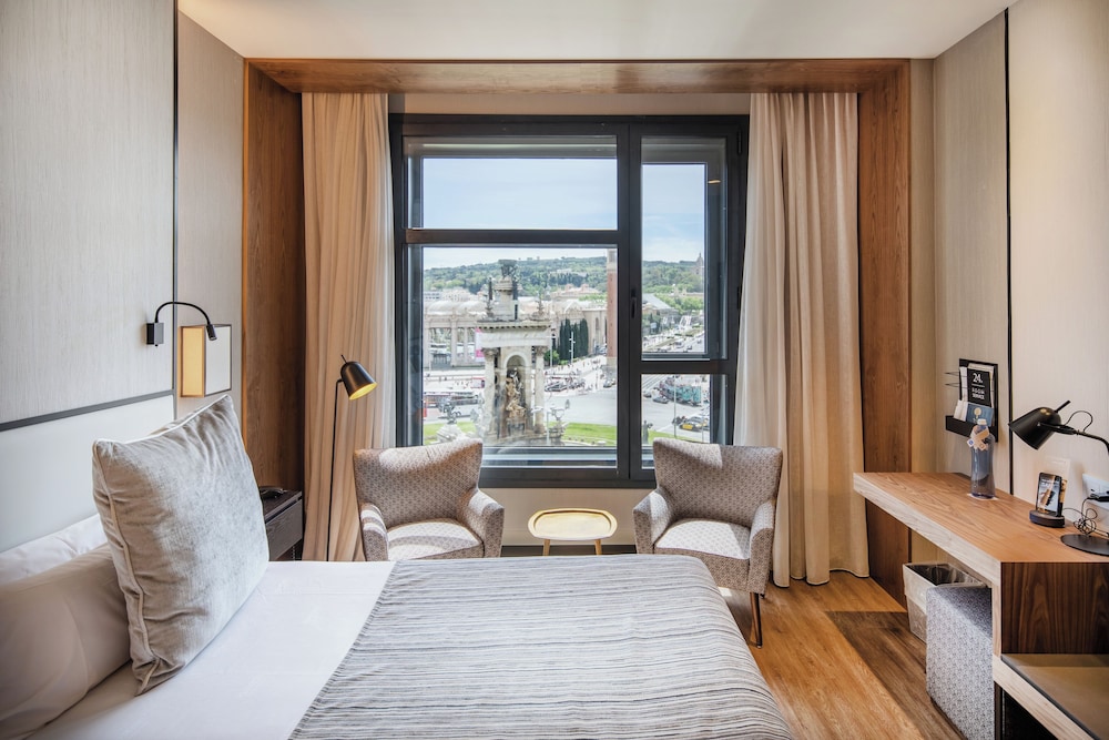 Catalonia Barcelona Plaza — Hotel rooms in Barcelona, Catalonia