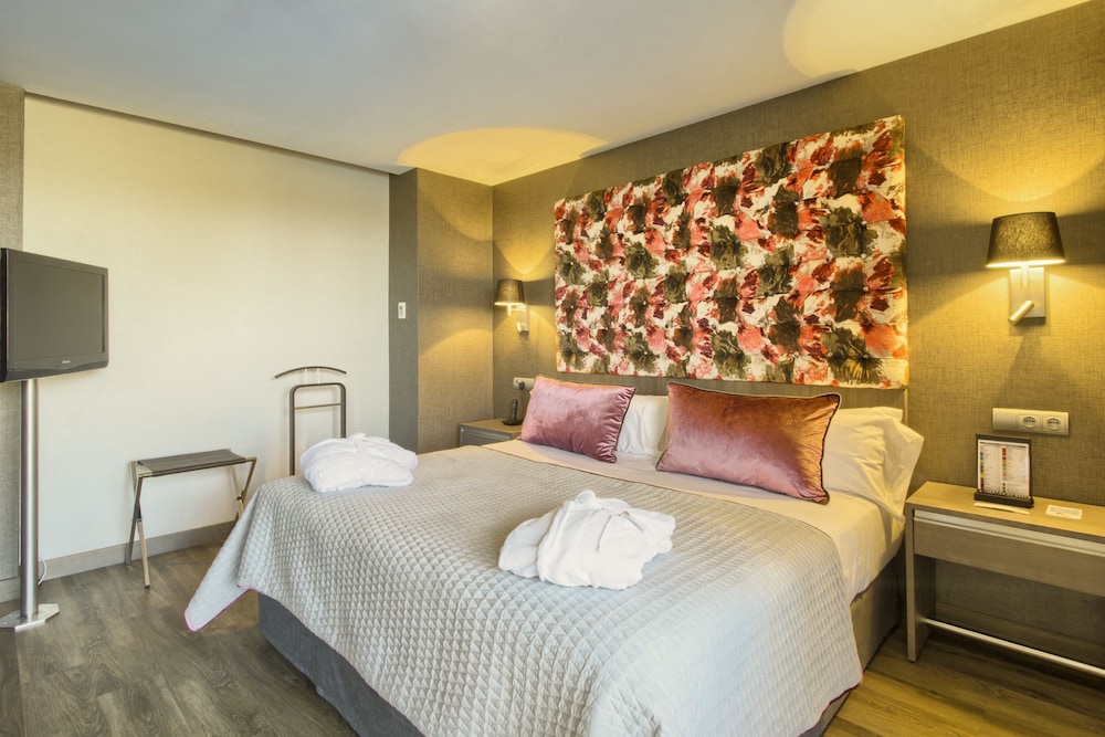 Catalonia Barcelona Plaza — Hotel rooms in Barcelona, Catalonia