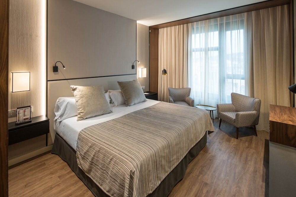 Catalonia Barcelona Plaza — Hotel rooms in Barcelona, Catalonia