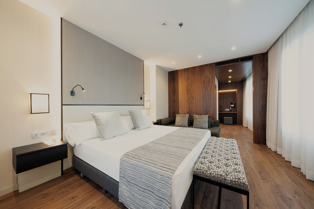 Catalonia Barcelona Plaza — Hotel rooms in Barcelona, Catalonia