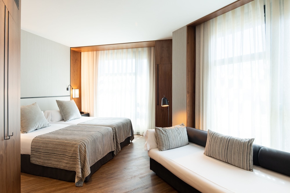 Catalonia Barcelona Plaza — Hotel rooms in Barcelona, Catalonia