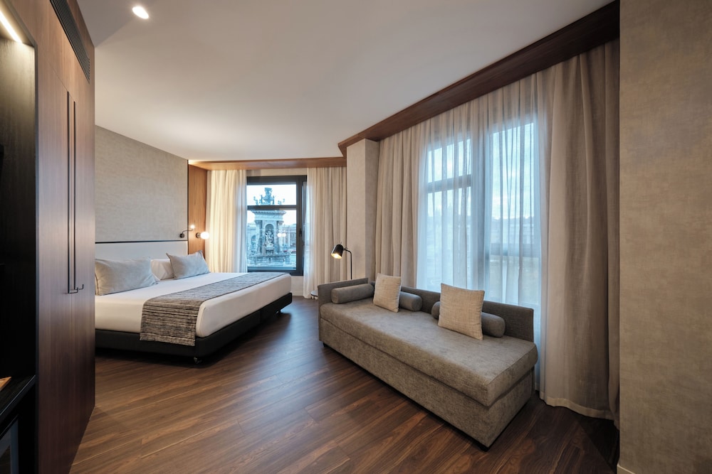 Catalonia Barcelona Plaza — Hotel rooms in Barcelona, Catalonia