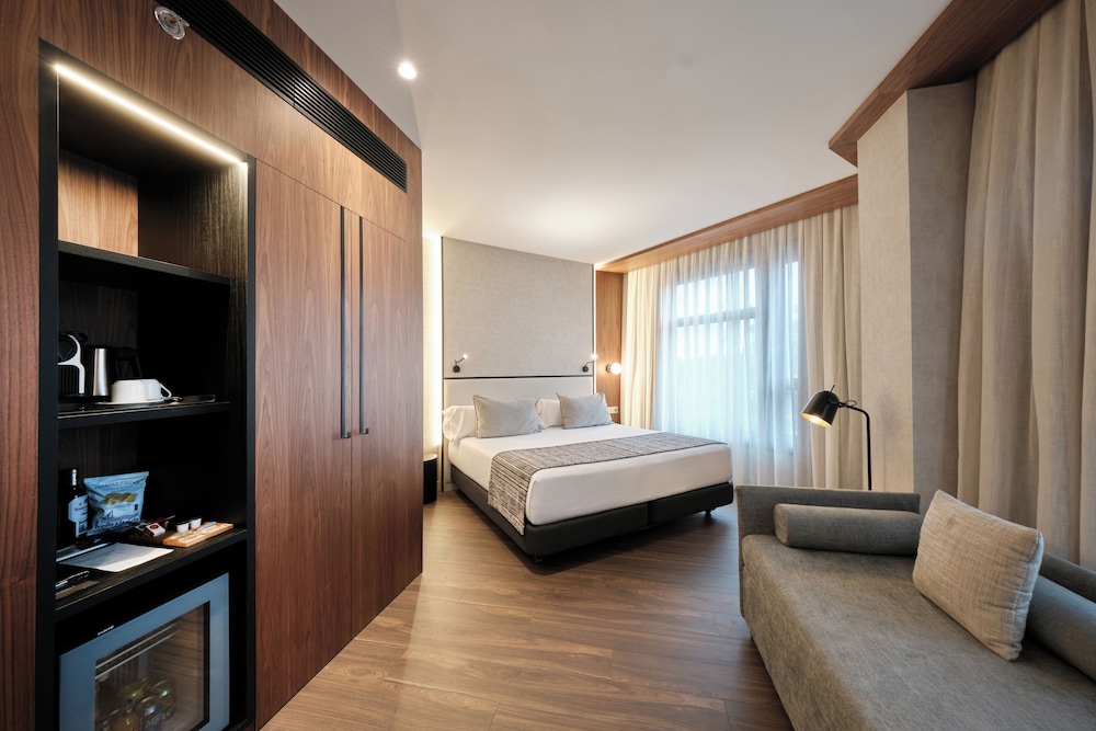 Catalonia Barcelona Plaza — Hotel rooms in Barcelona, Catalonia