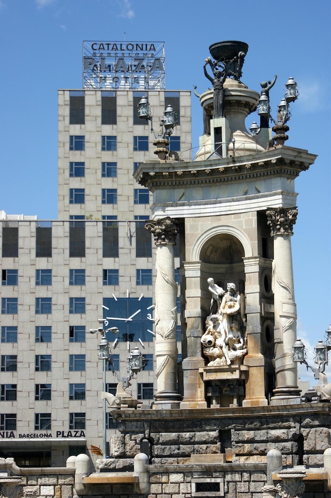 Catalonia Barcelona Plaza — Attractions in the area in Barcelona, Catalonia