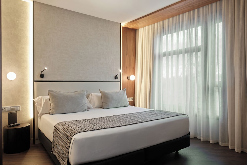 Catalonia Barcelona Plaza — Hotel rooms in Barcelona, Catalonia