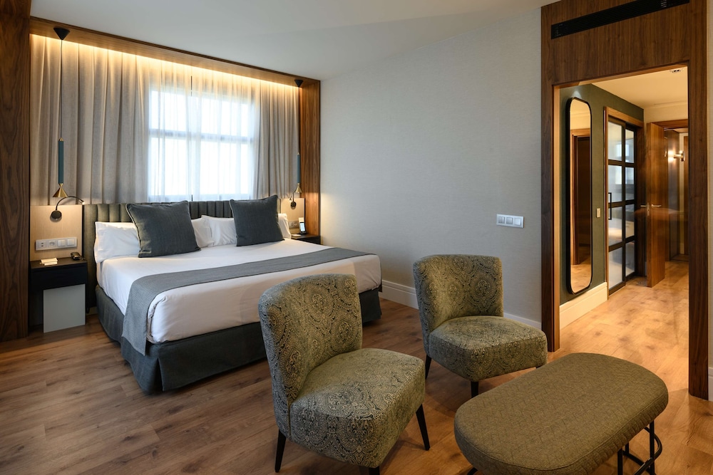 Catalonia Barcelona Plaza — Hotel rooms in Barcelona, Catalonia