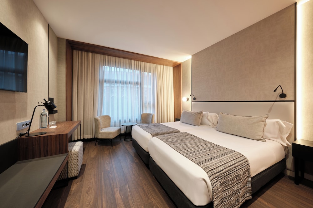 Catalonia Barcelona Plaza — Hotel rooms in Barcelona, Catalonia