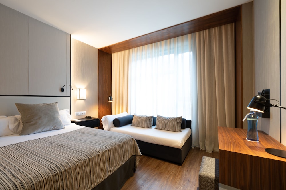 Catalonia Barcelona Plaza — Hotel rooms in Barcelona, Catalonia