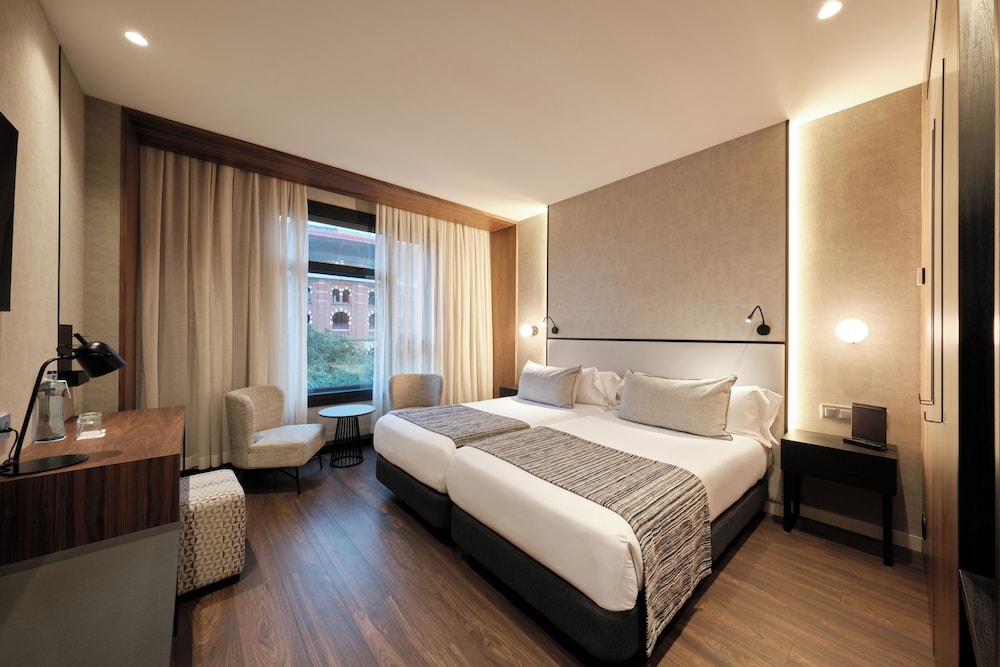Catalonia Barcelona Plaza — Hotel rooms in Barcelona, Catalonia