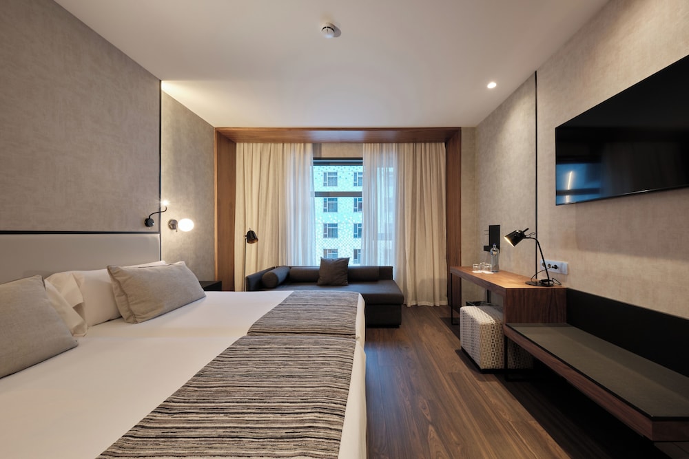 Catalonia Barcelona Plaza — Hotel rooms in Barcelona, Catalonia