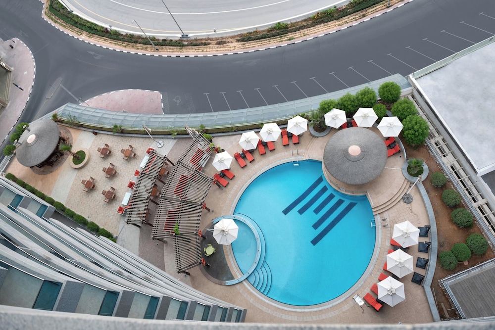 Copthorne Hotel Dubai — Swimming pool in Dubai