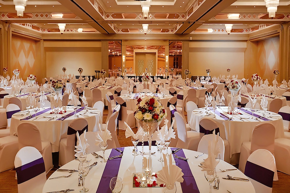 Millennium Plaza Downtown Hotel Dubai — Restaurant & bars in Dubai