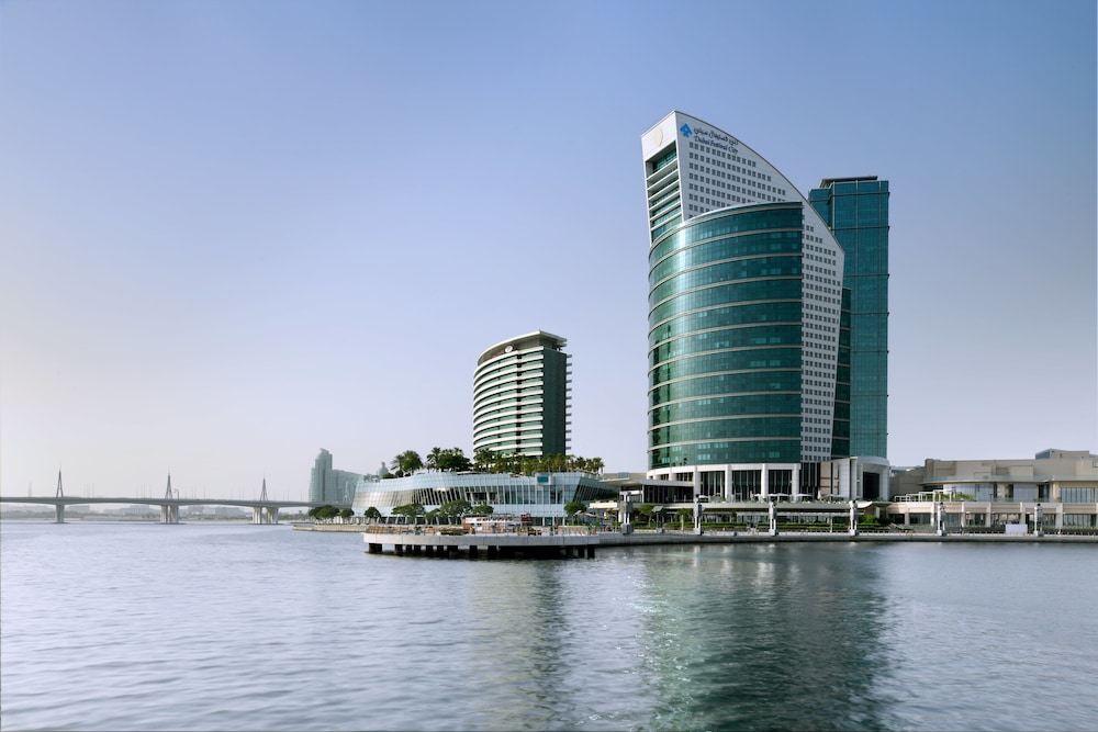 Crowne Plaza Festival City by IHG — Hotel building in Dubai