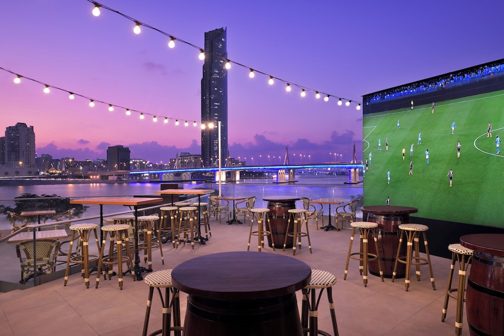 Crowne Plaza Festival City by IHG — Restaurant & bars in Dubai