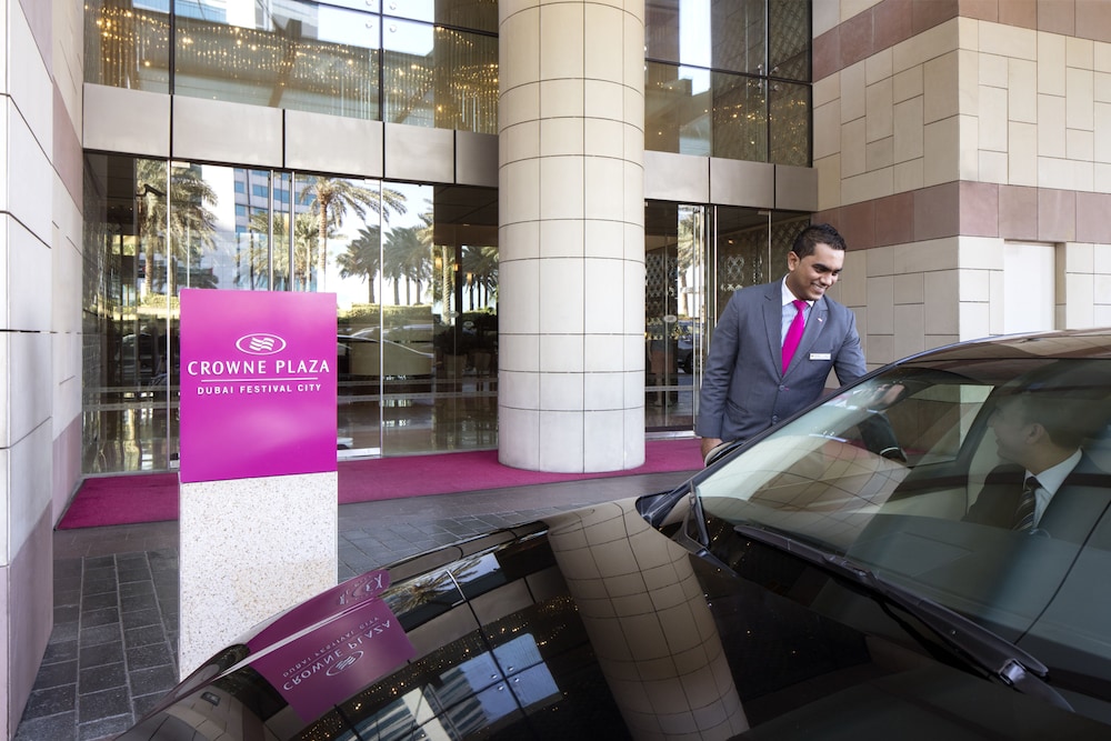Crowne Plaza Festival City by IHG — Hotel building in Dubai