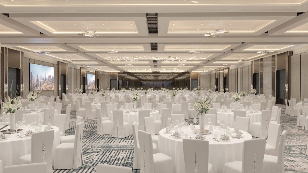 Crowne Plaza Festival City by IHG — Hotel building in Dubai