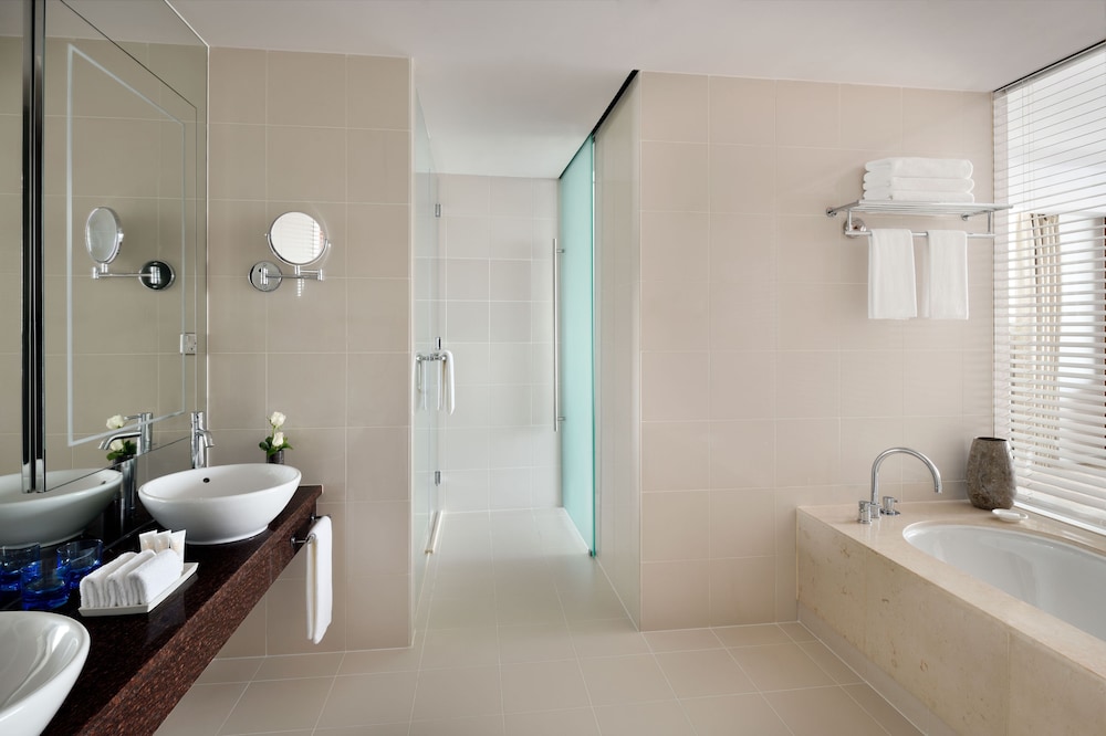 Crowne Plaza Festival City by IHG — Hotel rooms in Dubai