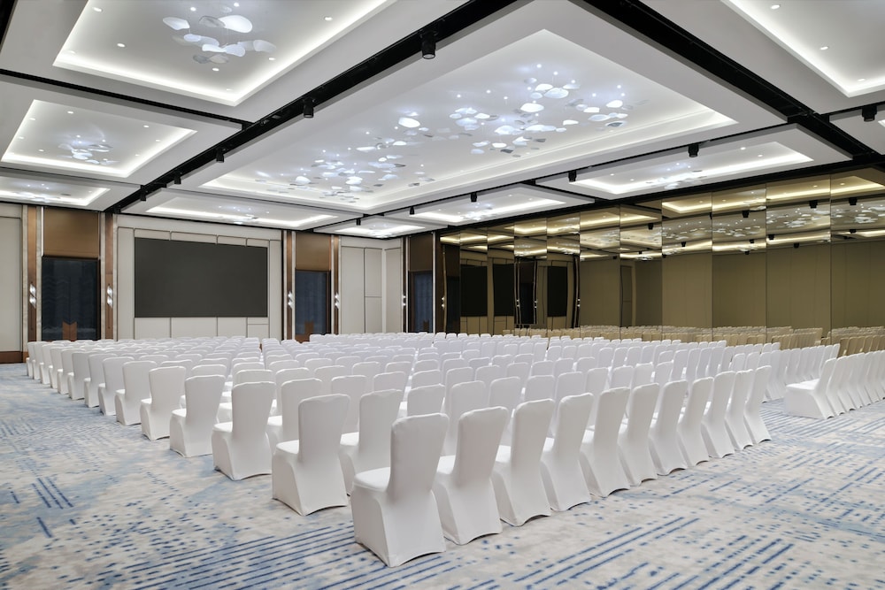 Crowne Plaza Festival City by IHG — Hotel building in Dubai