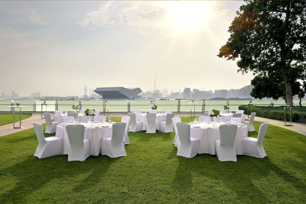 Crowne Plaza Festival City by IHG — Restaurant & bars in Dubai