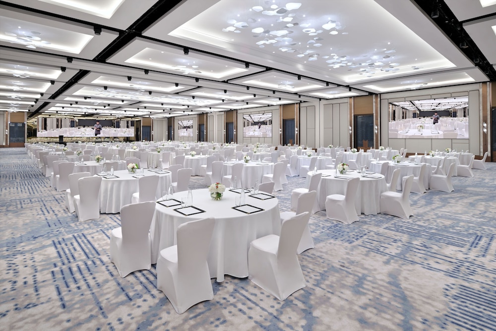 Crowne Plaza Festival City by IHG — Hotel building in Dubai