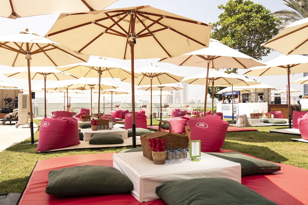 Crowne Plaza Festival City by IHG — Restaurant & bars in Dubai