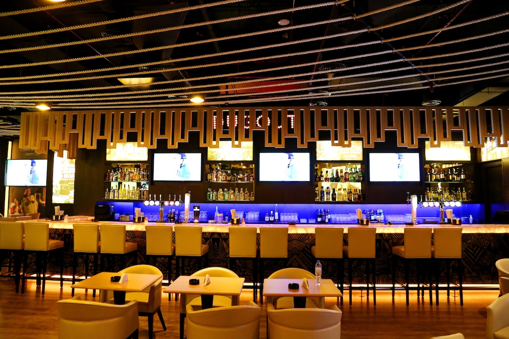 Grand Excelsior Hotel Bur Dubai — Restaurant & bars in Dubai
