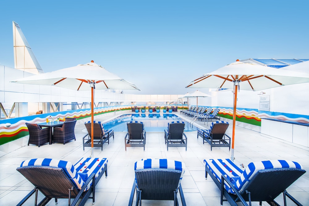 Grand Excelsior Hotel Bur Dubai — Swimming pool in Dubai