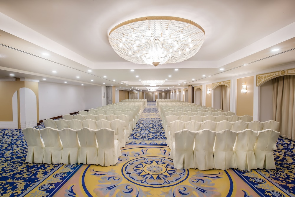 Grand Excelsior Hotel Bur Dubai — Hotel building in Dubai
