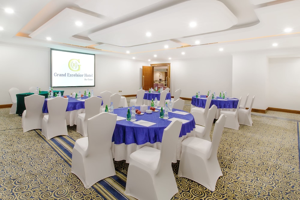 Grand Excelsior Hotel Bur Dubai — Restaurant & bars in Dubai