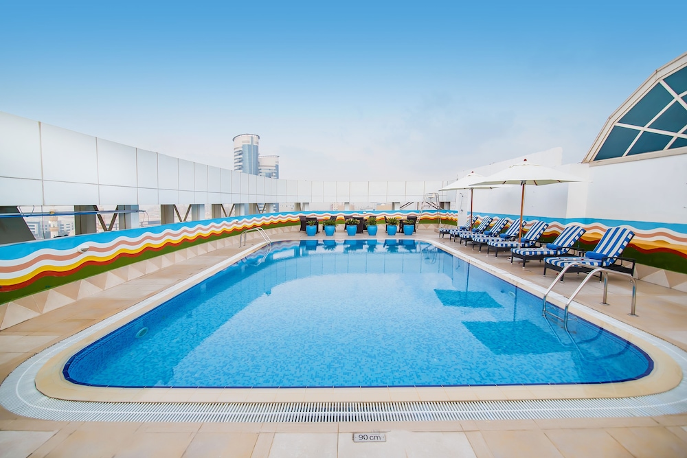 Grand Excelsior Hotel Bur Dubai — Swimming pool in Dubai