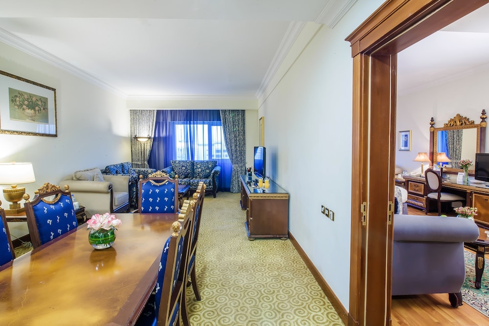 Grand Excelsior Hotel Bur Dubai — Hotel rooms in Dubai
