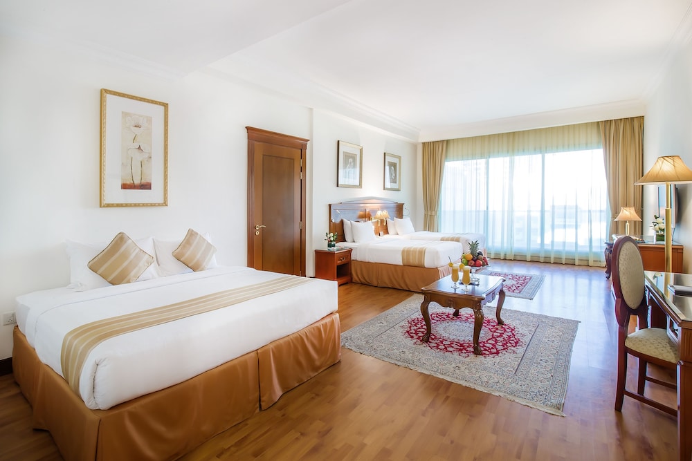Grand Excelsior Hotel Bur Dubai — Hotel rooms in Dubai