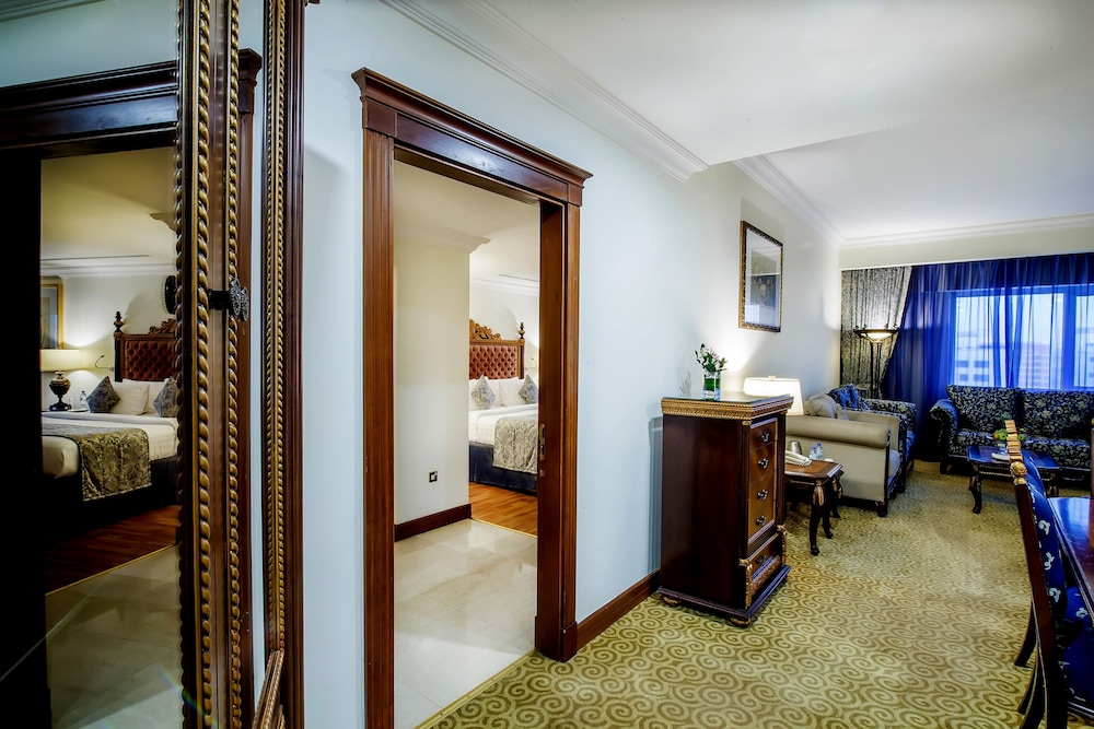 Grand Excelsior Hotel Bur Dubai — Hotel rooms in Dubai
