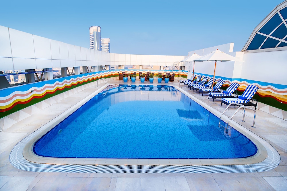 Grand Excelsior Hotel Bur Dubai — Swimming pool in Dubai