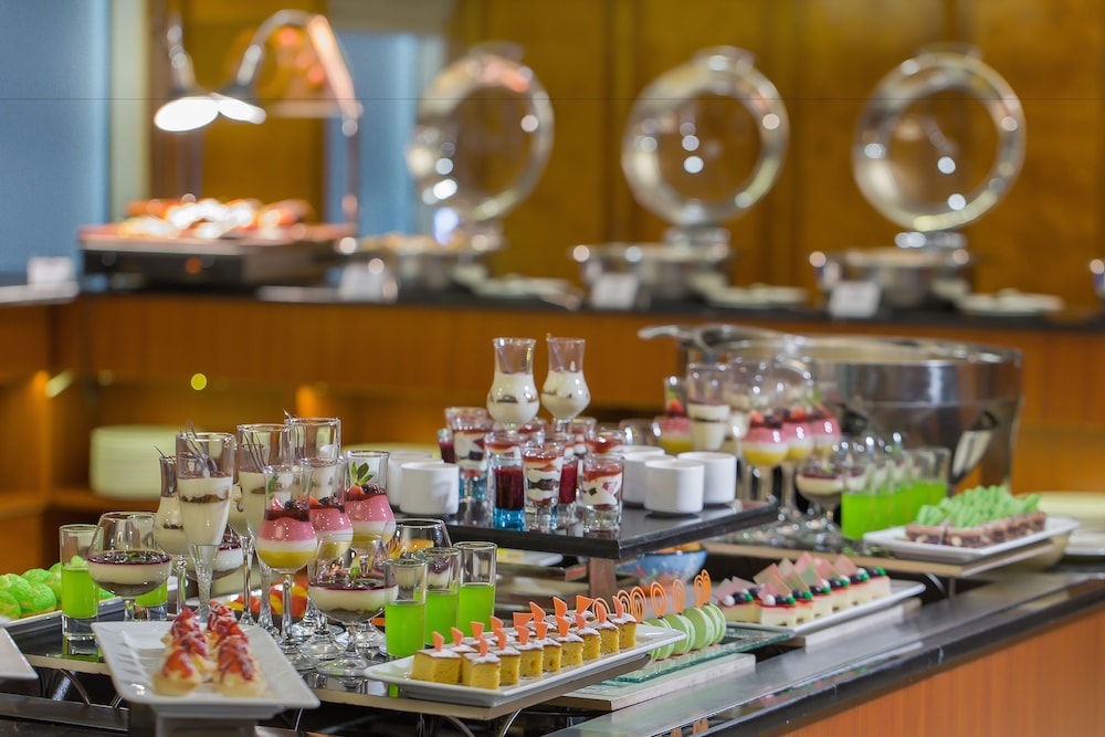 Grand Excelsior Hotel Bur Dubai — Restaurant & bars in Dubai