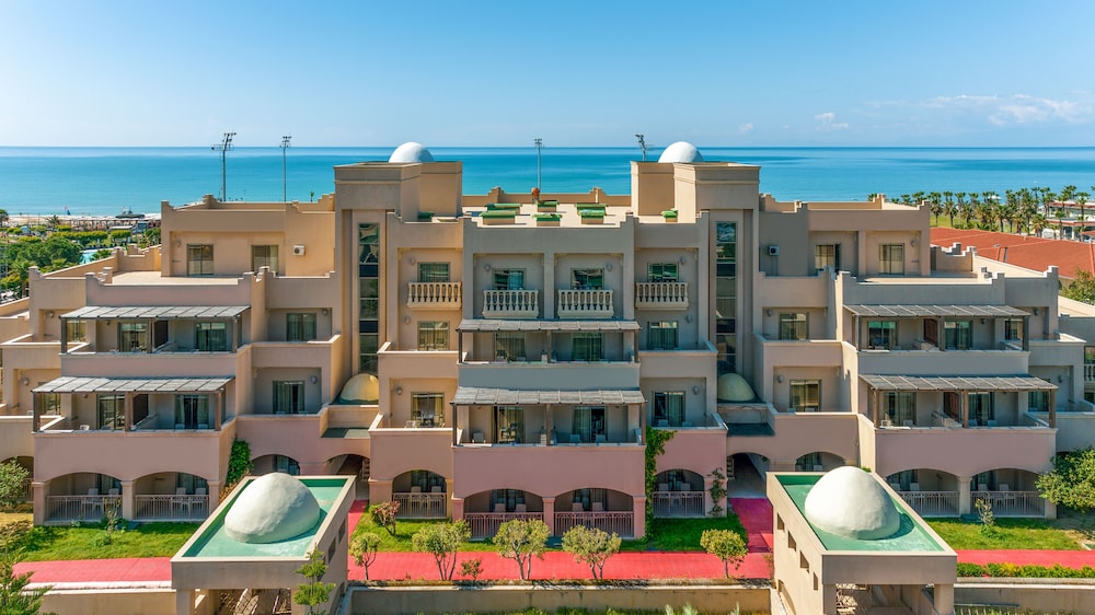Spice Hotel & Spa All Inclusive — Hotel building in Belek