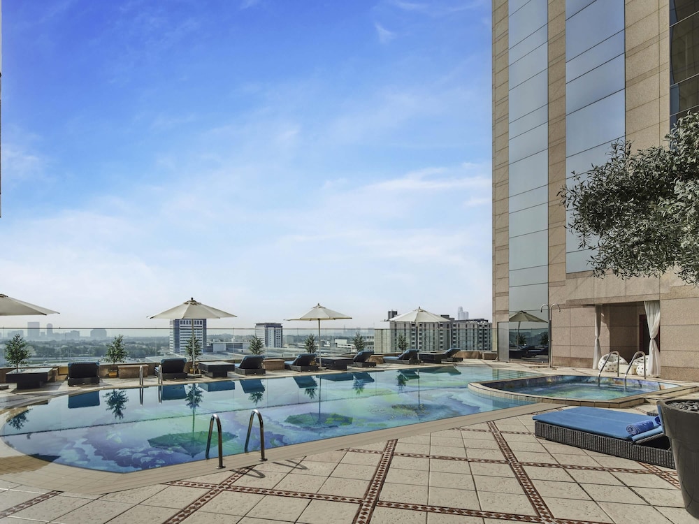 Fairmont Dubai — Swimming pool in Dubai