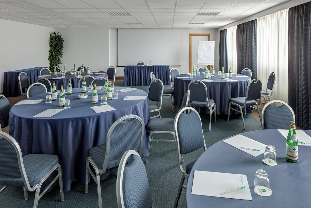 Holiday Inn Rome- Eur Parco Dei Medici by IHG — Hotel building in Rome, Lazio