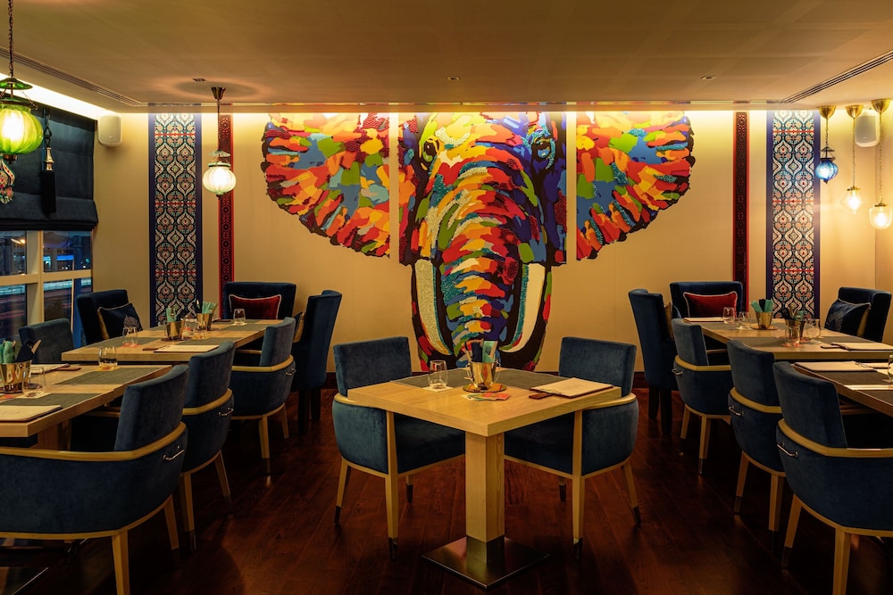 Four Points by Sheraton Sheikh Zayed Road, Dubai — Restaurant & bars in Dubai