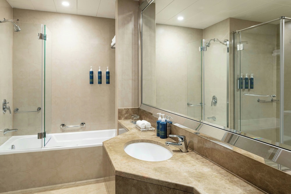 Four Points by Sheraton Sheikh Zayed Road, Dubai — Hotel rooms in Dubai