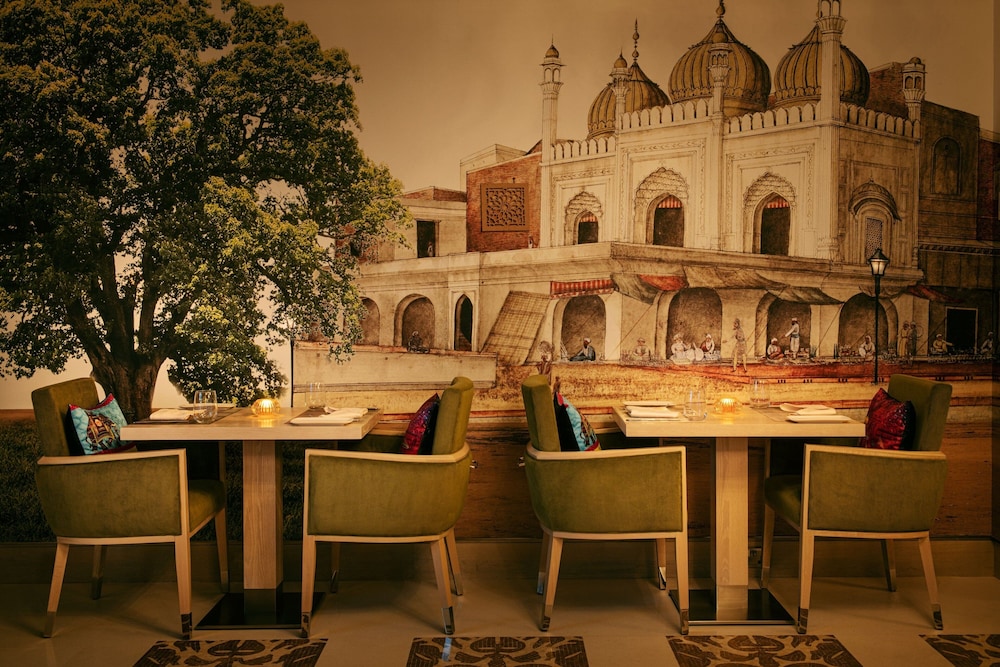 Four Points by Sheraton Sheikh Zayed Road, Dubai — Restaurant & bars in Dubai
