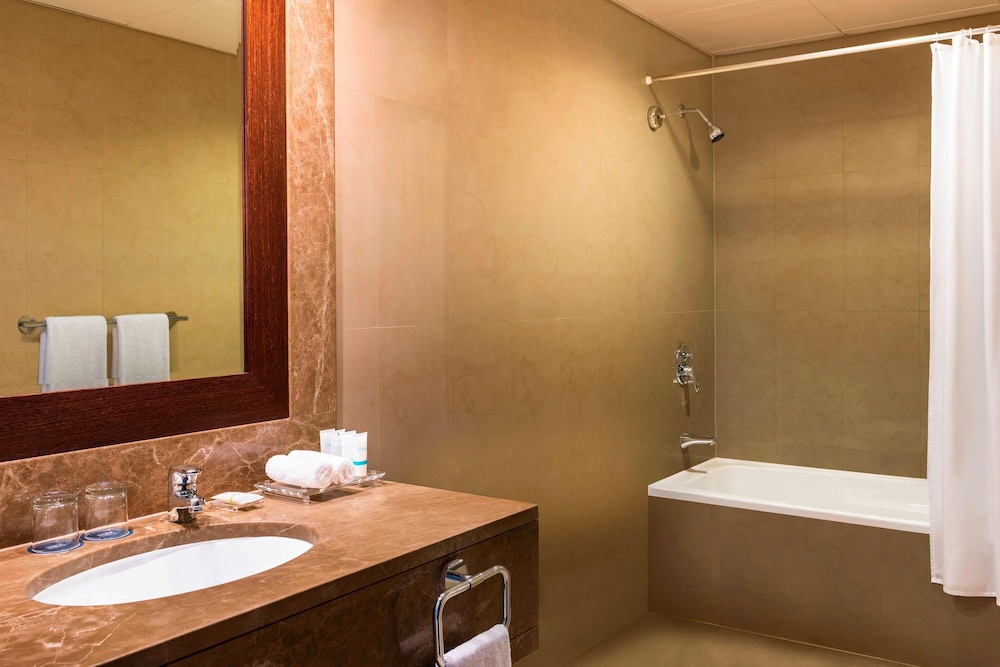 Four Points by Sheraton Sheikh Zayed Road, Dubai — Hotel rooms in Dubai