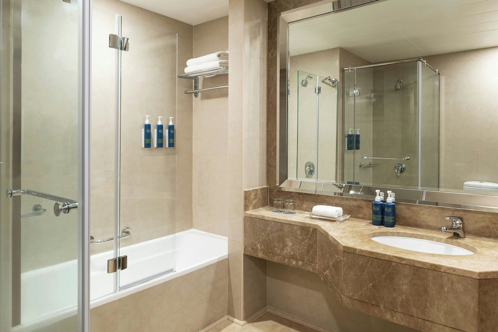Four Points by Sheraton Sheikh Zayed Road, Dubai — Hotel rooms in Dubai